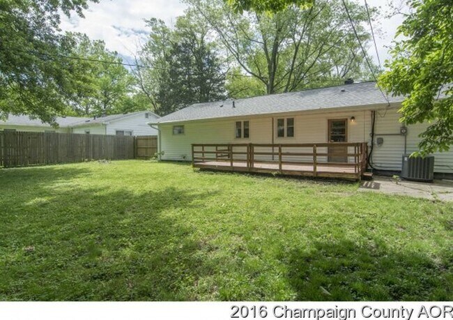 Building Photo - 1618 Sangamon Dr