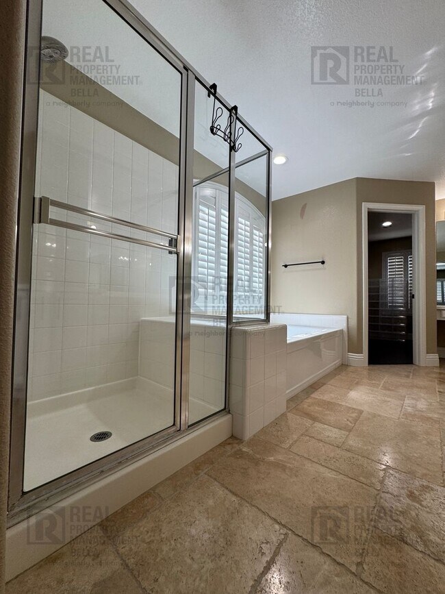 Building Photo - Spacious Murrieta Home with Pool, Spa, Firepit & Backyard Entertaining