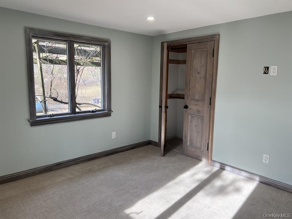 Building Photo - 24 Lindner Pl