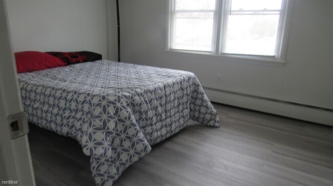 Building Photo - 1 br, 1 bath  - 353 Main St