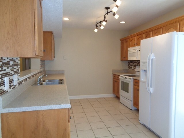 Building Photo - 612 Pointe Clear Dr
