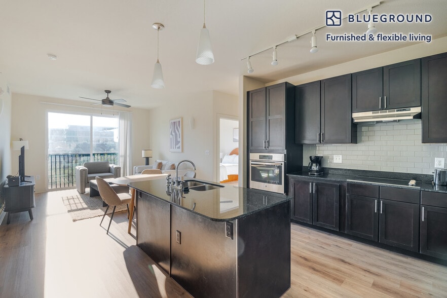 Building Photo - 3100 Esperanza Crossing