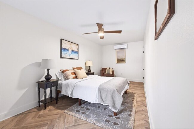 Building Photo - 1706 Palma Plaza