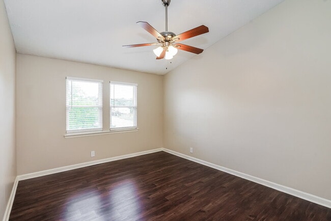 Building Photo - 3001 High Rigger Dr