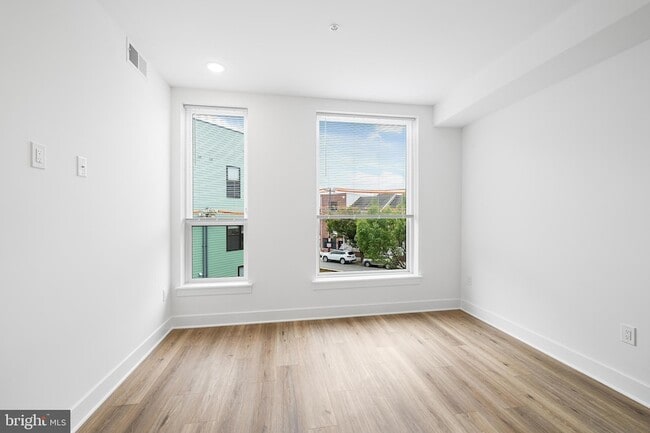 Building Photo - 4324 Lancaster Ave