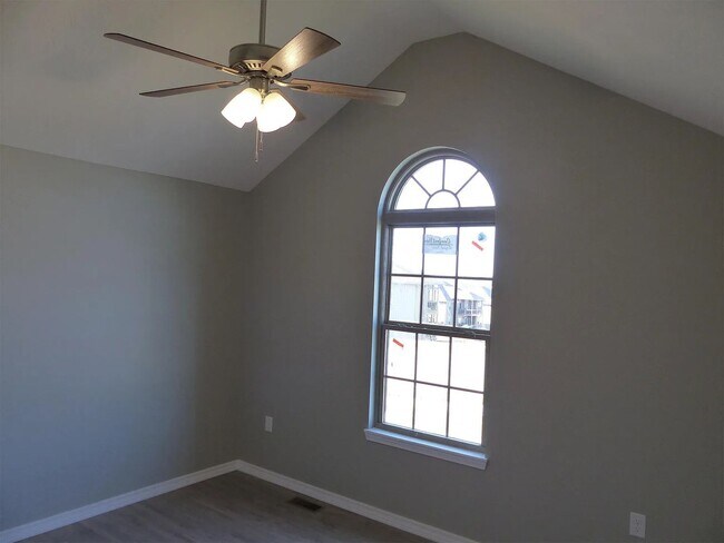 Building Photo - 3 Bedroom Ozark Home Available! Great Neighborhood!