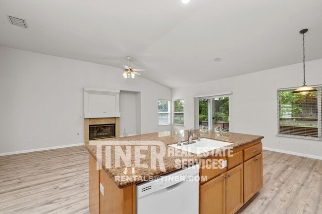 Building Photo - 51 Tulip Tree Cir