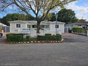 Building Photo - 5816 SW 9th St