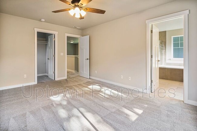 Building Photo - 4366 SE Lone Oak St