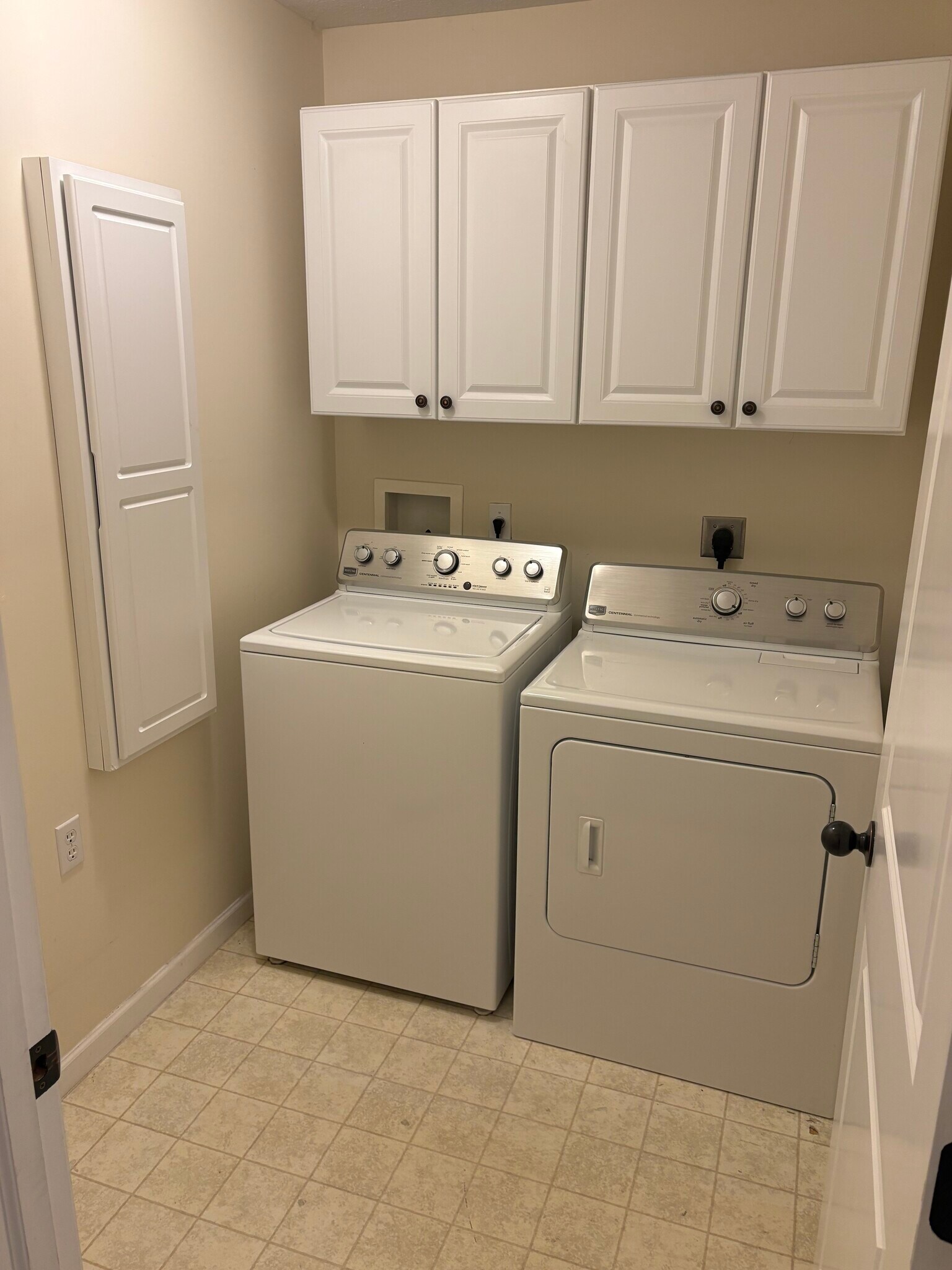Laundry - 409 Arabela Ct