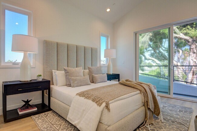 Building Photo - Fantastic 2 Story Farm House style Home with 4 Bedrooms and 3 Baths in Mid City area