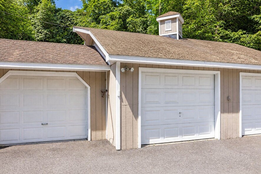 Building Photo - 12 Merwin Brook Rd