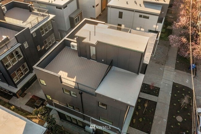 Building Photo - 3bd/1.75ba Seattle Townhome