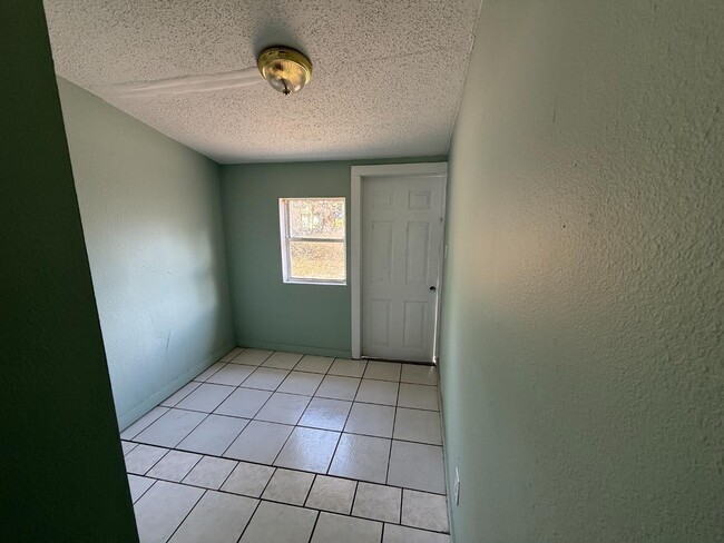 Building Photo - 750 Escambia St