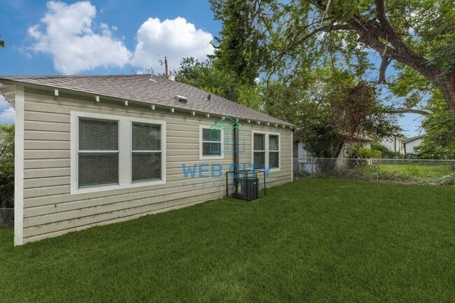 Building Photo - 2638 Burger Ave