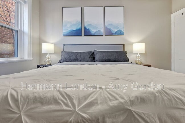 Building Photo - 6024 Dewey Ave