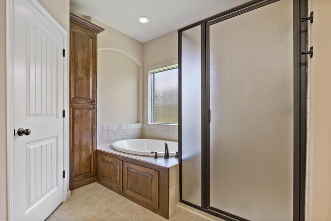 Building Photo - 2509 Kimbolton Dr