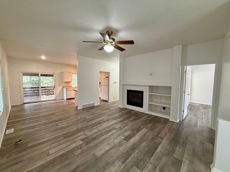 Building Photo - 4216 S 179th St