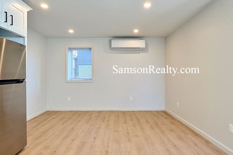 Building Photo - 39 Schofield St