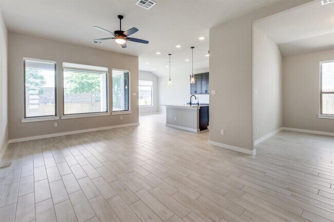 Building Photo - 1410 Sawmill Xing