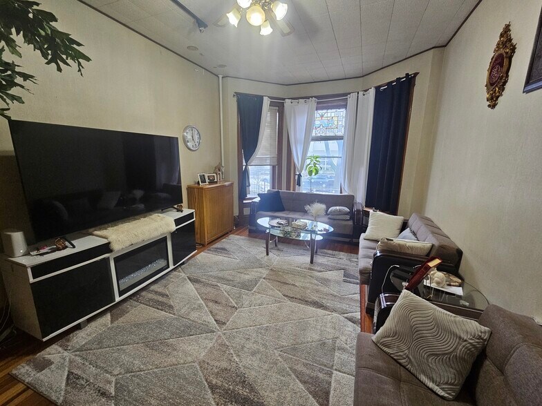 Building Photo - 1132 W Wrightwood Ave