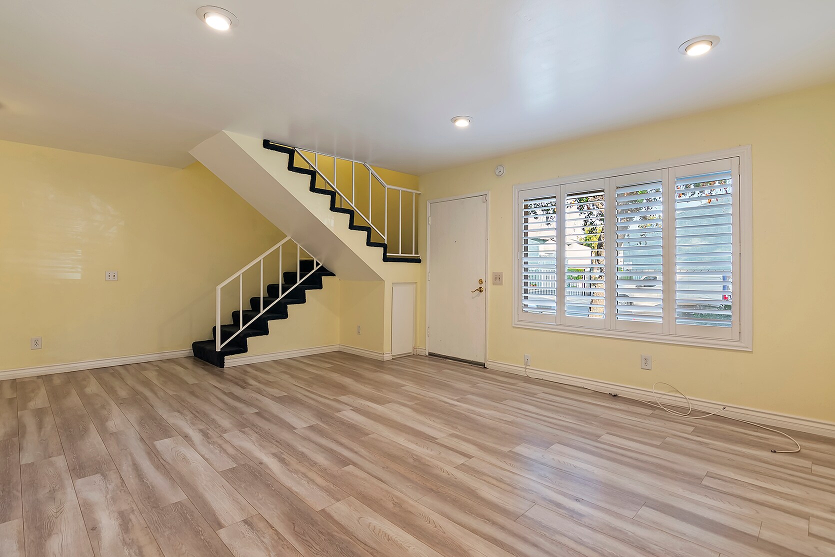 Building Photo - 8707 Cedros Ave
