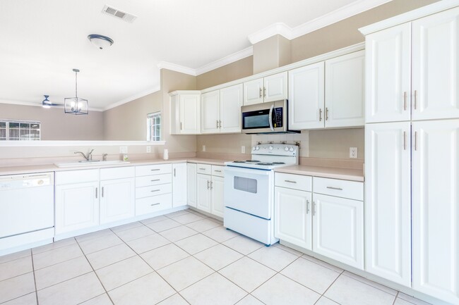Building Photo - 5931 Hermitage Dr
