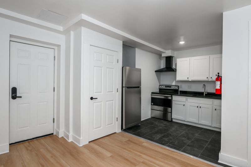 Primary Photo - 1384 W 83rd St