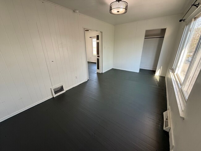 Building Photo - 843 1/2