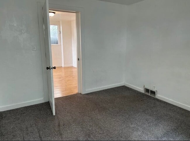 Building Photo - 443 E 300 N