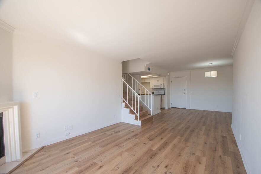 Building Photo - 6041 Fulton Ave