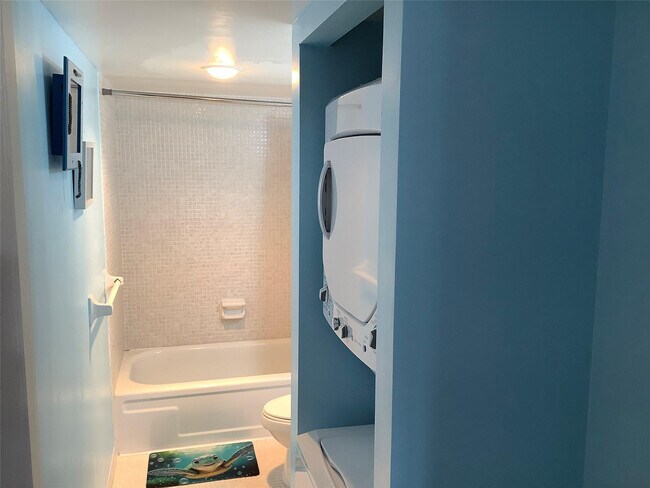 Building Photo - 4174 Inverrary Dr