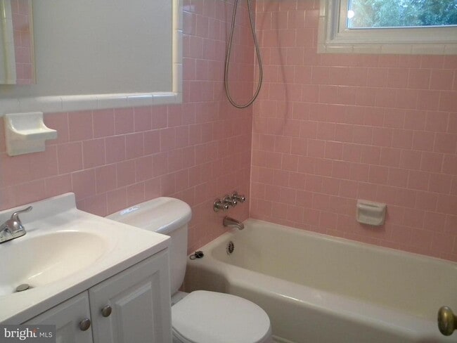 Building Photo - 5022 Druid Dr