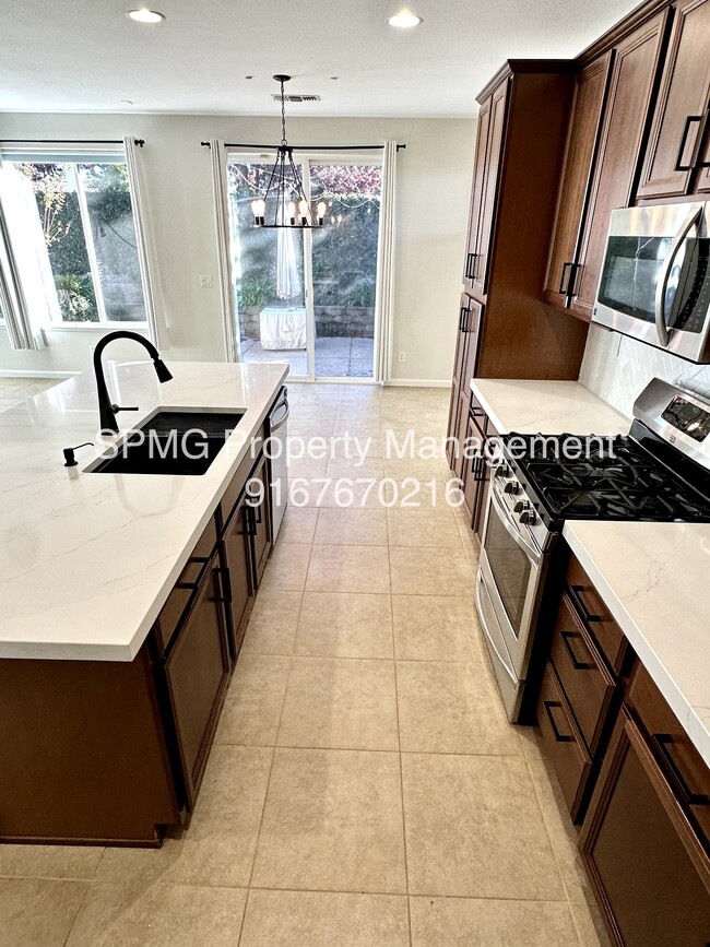 Building Photo - 1528 Morning Glory Ln