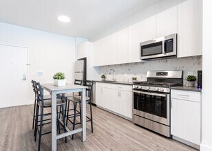 Interior Photo - 475 William Street