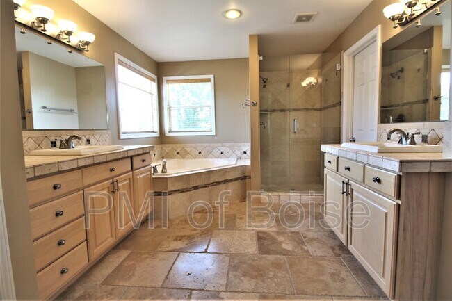 Building Photo - 1485 E Feather Nest Dr