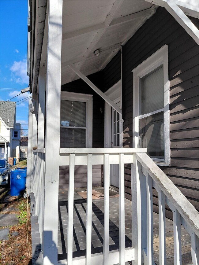 Building Photo - 8 Center St