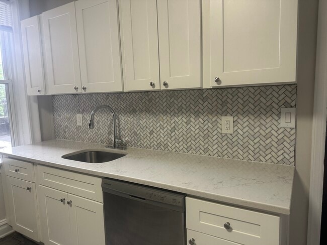 Building Photo - The Manor