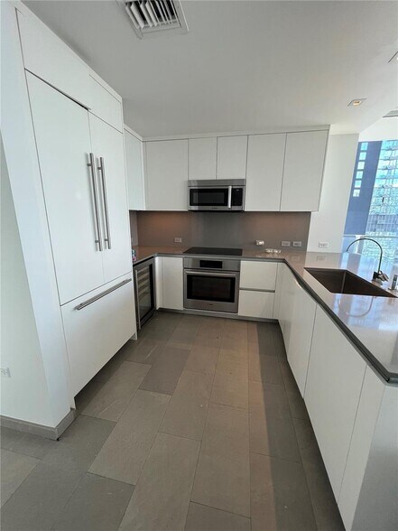 Building Photo - 68 SE 6th St