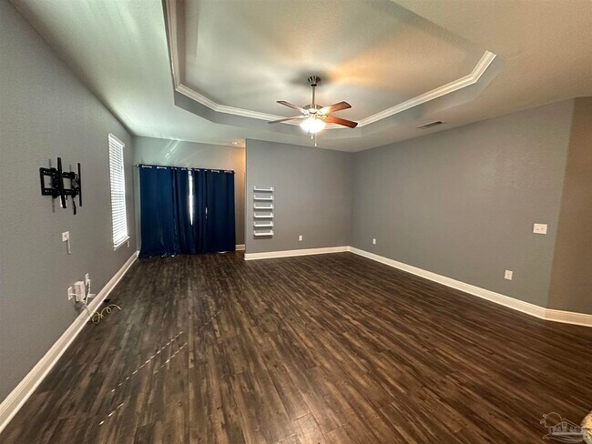 Building Photo - 841 Oak Aly