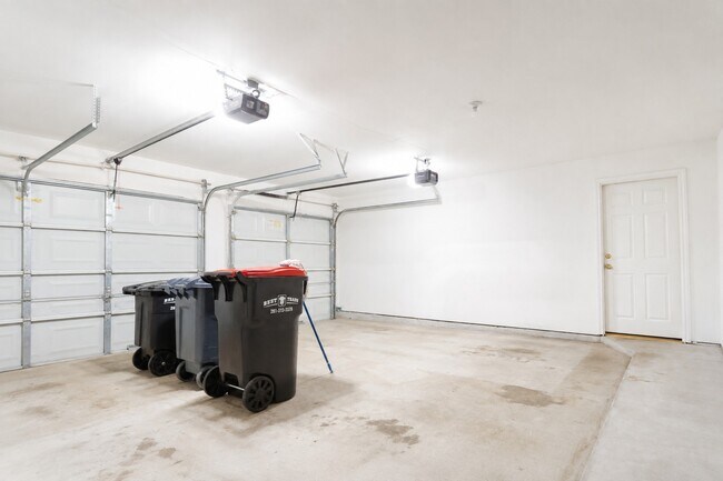 Building Photo - 22422 Cascade Springs Dr