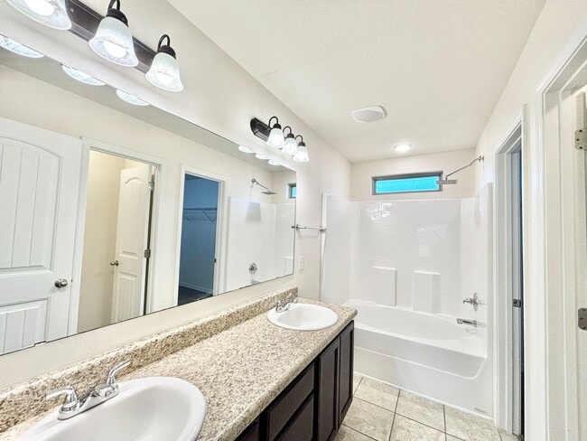 Building Photo - 5637 Peach Dr