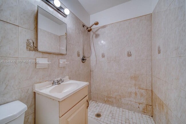 Building Photo - 12220 NE Miami Pl