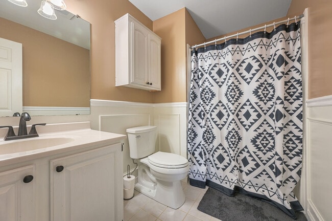 Building Photo - 200 Eagle Crest Dr