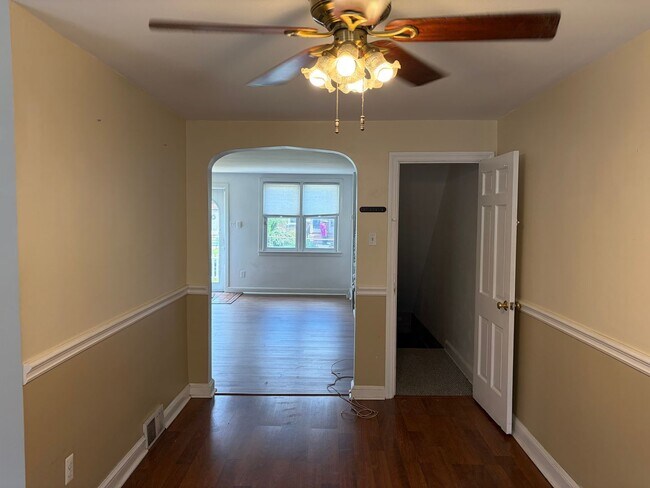 Building Photo - Well Maintained Brick Rowhome in Spring Mill Section of Clifton Heights Is Now Available for Lease