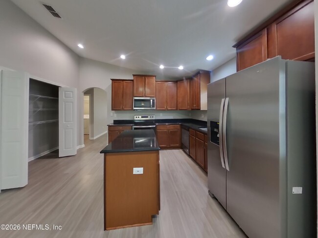 Building Photo - 621 Birchbark Trail