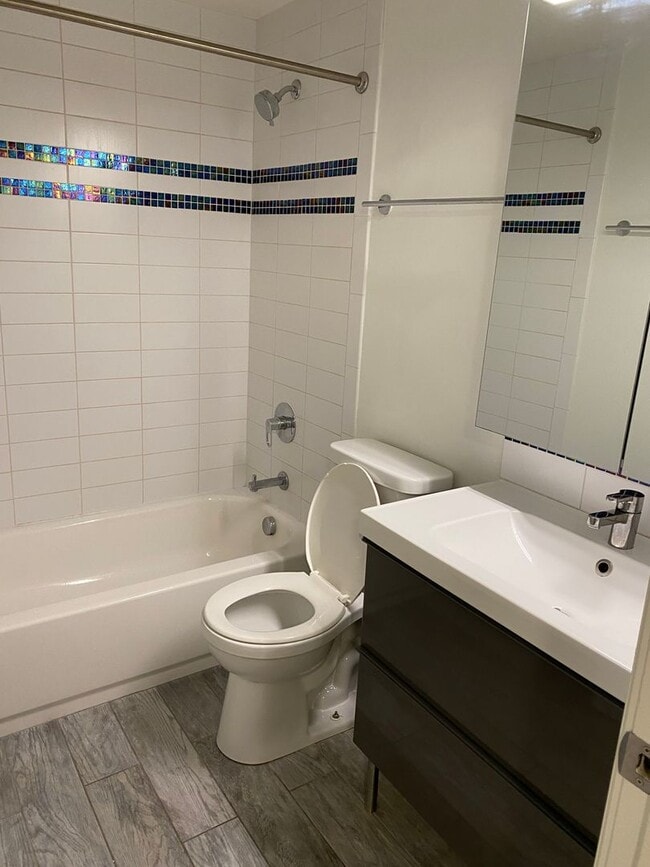 Building Photo - North Capitol Hill Garden Unit- 2 bedroom ...