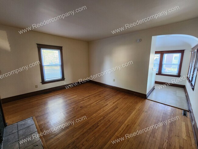 Building Photo - 4 Waltham St