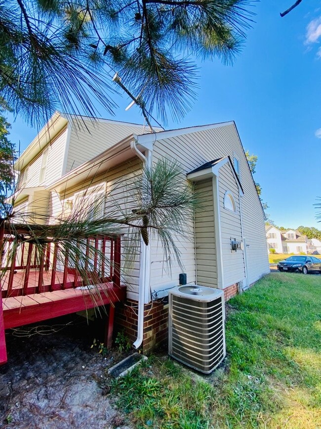 Building Photo - Beautiful and Spacious 3bdrm/2.5bth Home C...