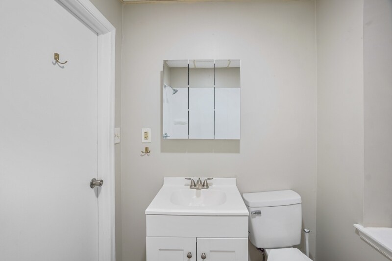 Building Photo - 2645 N Charles St